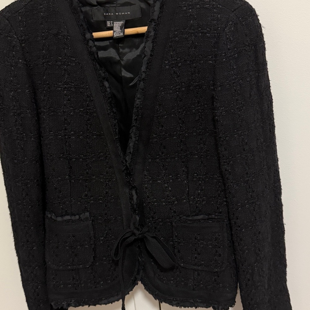Zara Woman Black Tweed Blazer with Front Pockets & a Ribbon Tie Closure. Size 8.